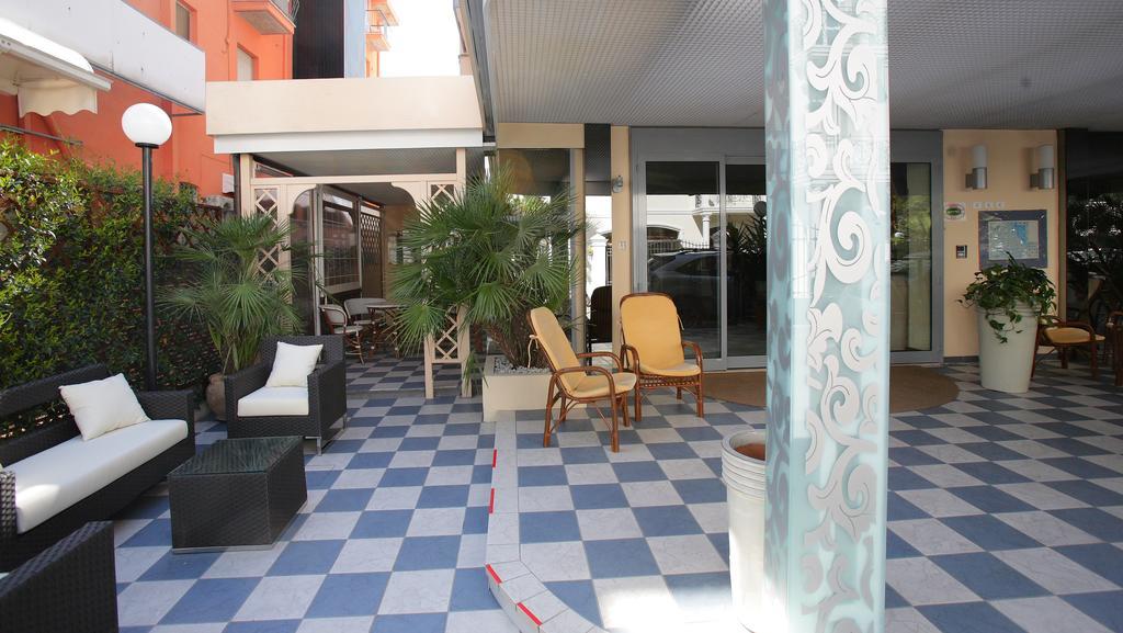 Hotel Venezia Римини Екстериор снимка