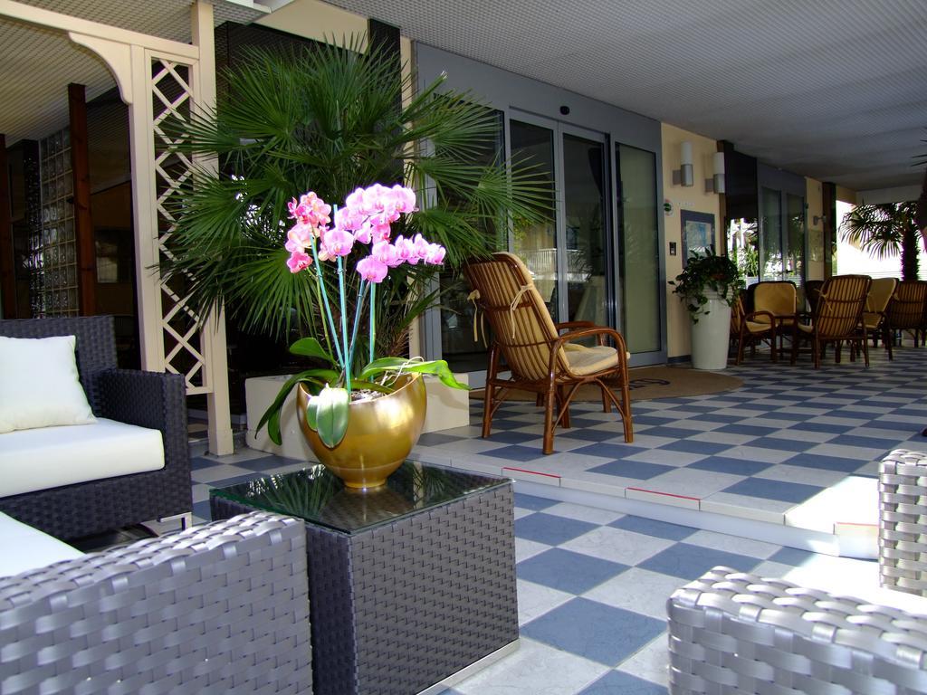 Hotel Venezia Римини Екстериор снимка