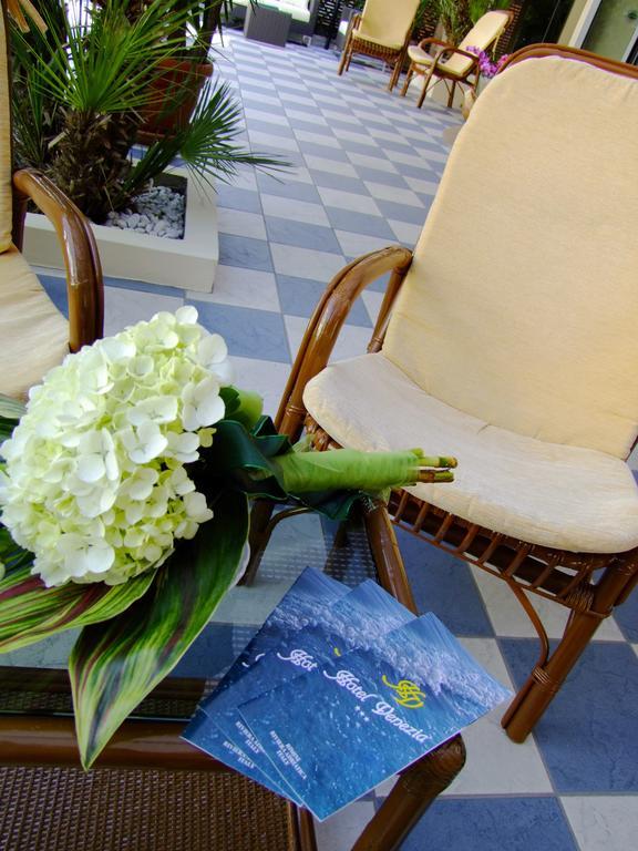 Hotel Venezia Римини Екстериор снимка